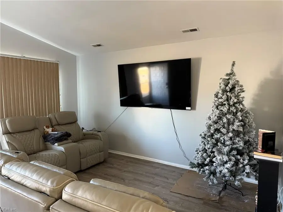 3860 Sugar Creek Lane, Portsmouth, VA 23703 - #3