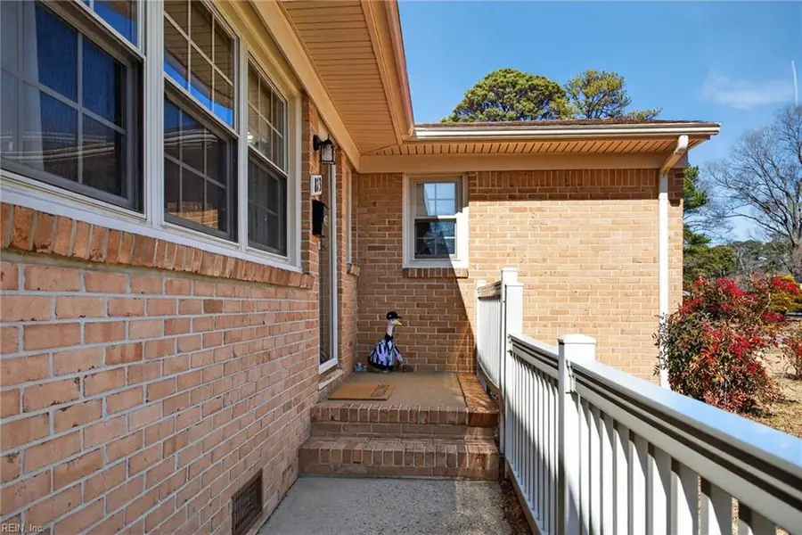 813 Benjamin Place, Virginia Beach, VA 23454 - #2