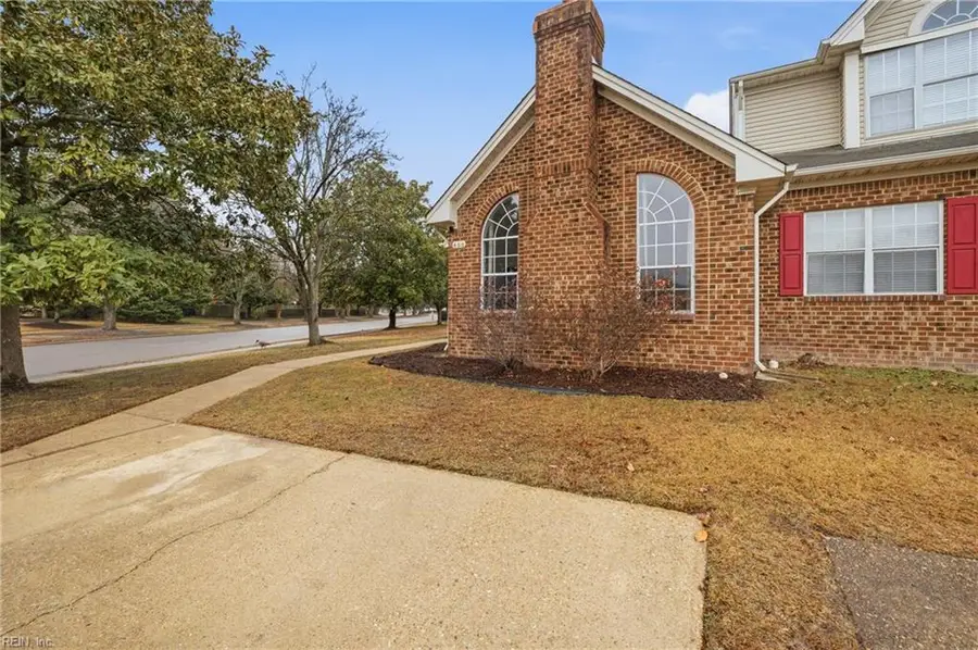 400 S Lake Circle, Chesapeake, VA 23322 - #3