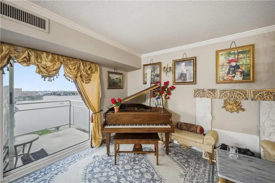 1 Crawford Parkway #1207, Portsmouth, VA 23704 - #3