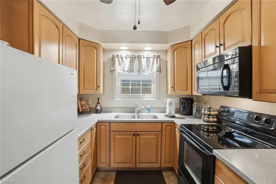 1037 Sanford Avenue, Virginia Beach, VA 23455 - #2