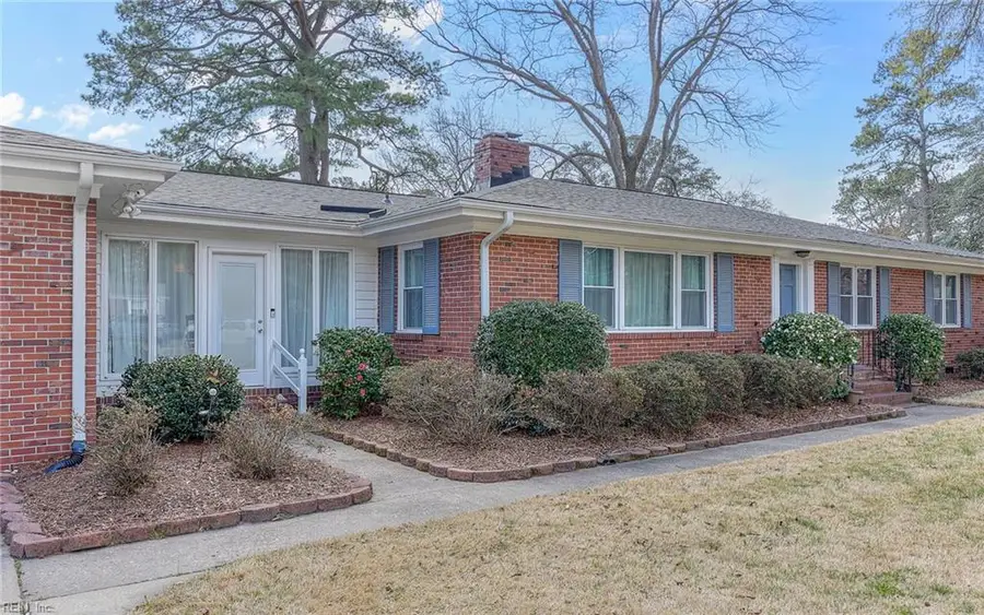 5220 Lake Circle, Portsmouth, VA 23703 - #3