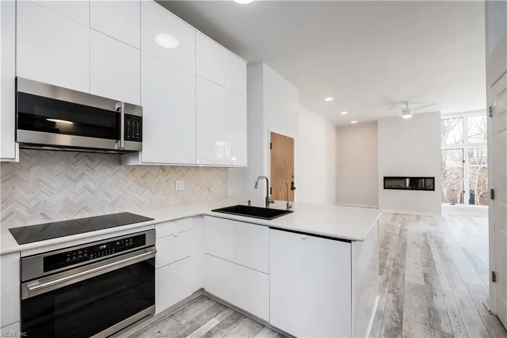 696 Mowbray Arch #330, Norfolk, VA 23507 - #1