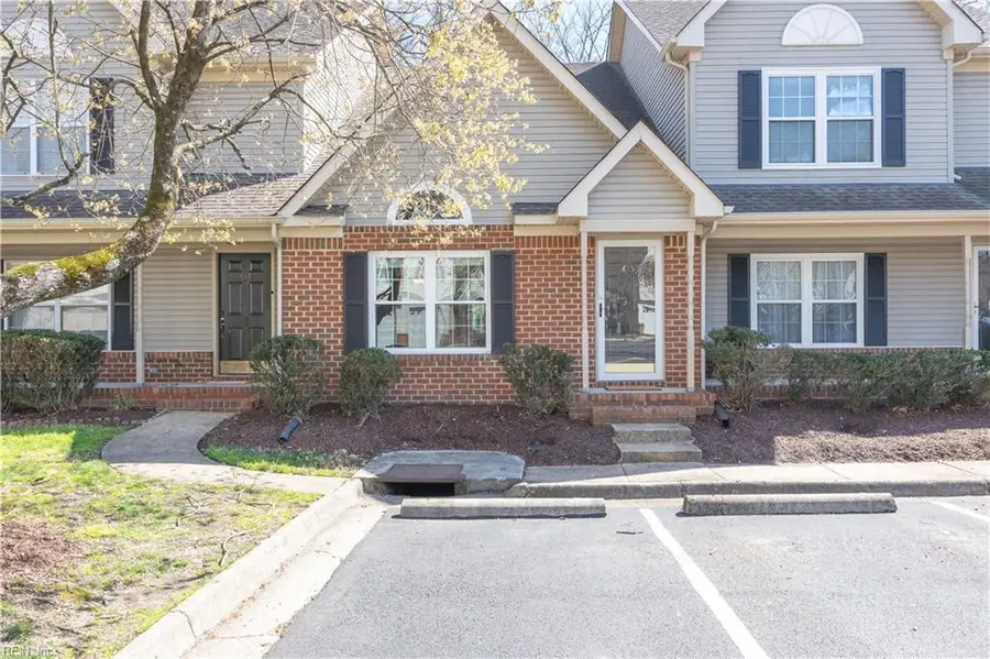 415 S Hill Ln, Chesapeake, VA 23322 - #2