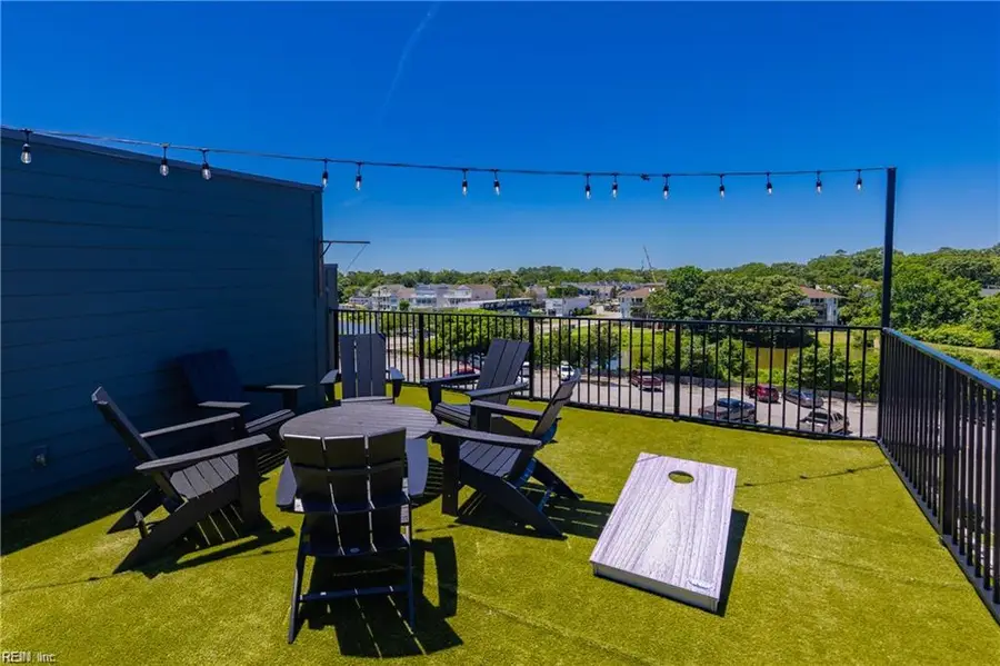 945 Pacific Avenue, Virginia Beach, VA 23451 - #2