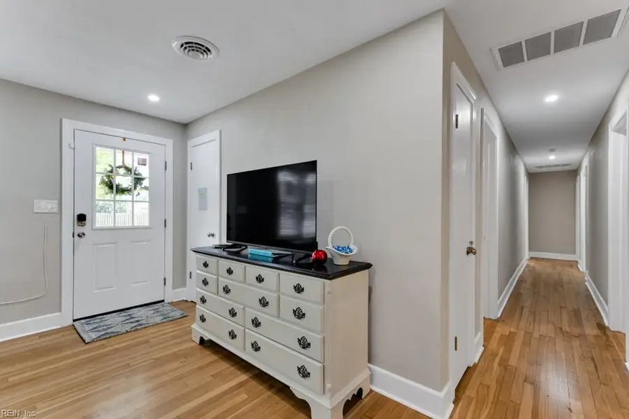 5833 Hedgerow Lane, Portsmouth, VA 23703 - #2