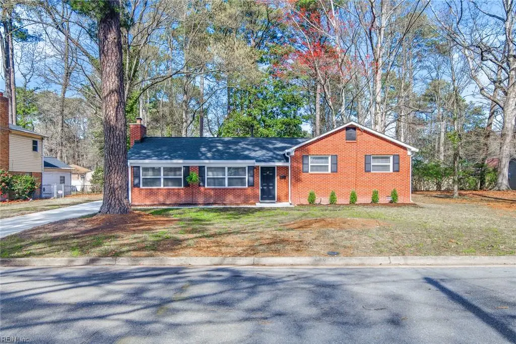 4 Dundee Road, Hampton, VA 23669 - #1
