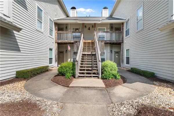 501 E Lake Circle, Chesapeake, VA 23322