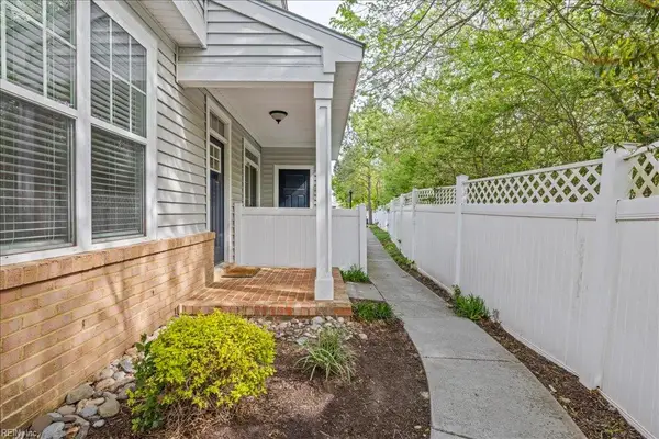 8118 Ships Crossing Road, Norfolk, VA 23518