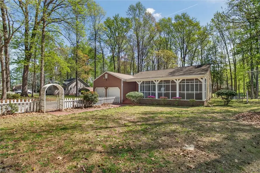 207 Oakwood Ln, Smithfield, VA 23430 - #2