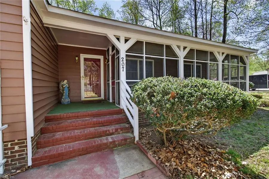 207 Oakwood Ln, Smithfield, VA 23430 - #3