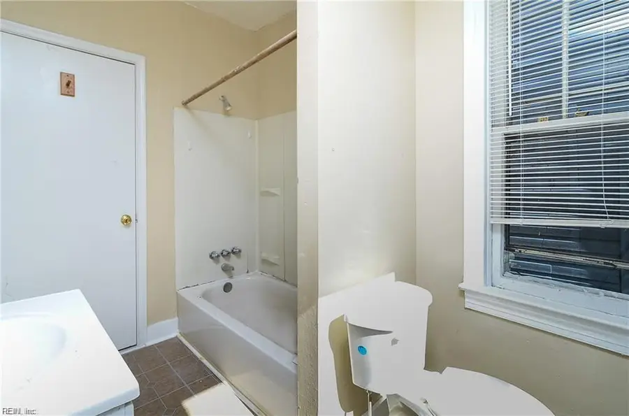 1122 21st St, Newport News, VA 23607 - #3