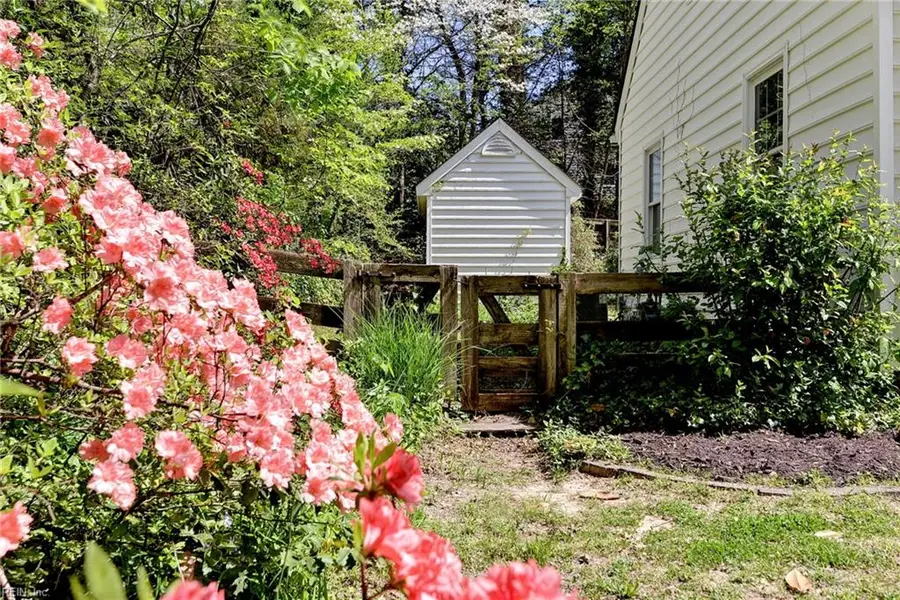 11 Grove Avenue, Williamsburg, VA 23185 - #3