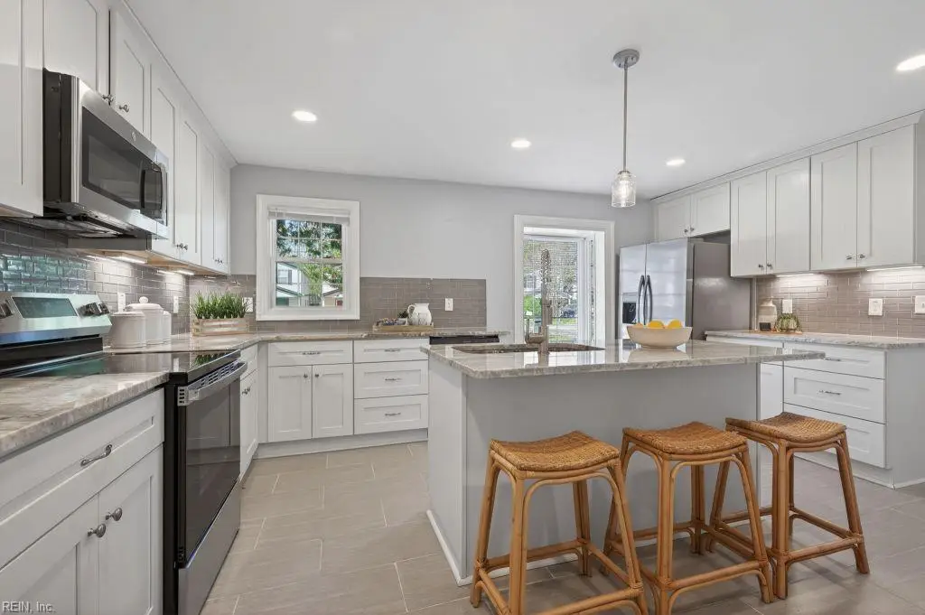 12 Colonial Place, Newport News, VA 23601 - #1