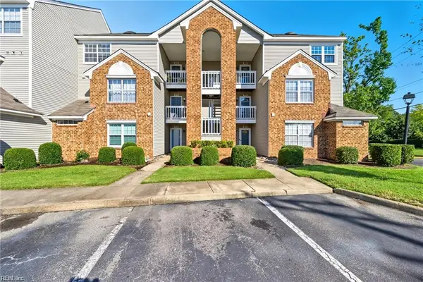 4165 Laurel Green Circle, Virginia Beach, VA 23456