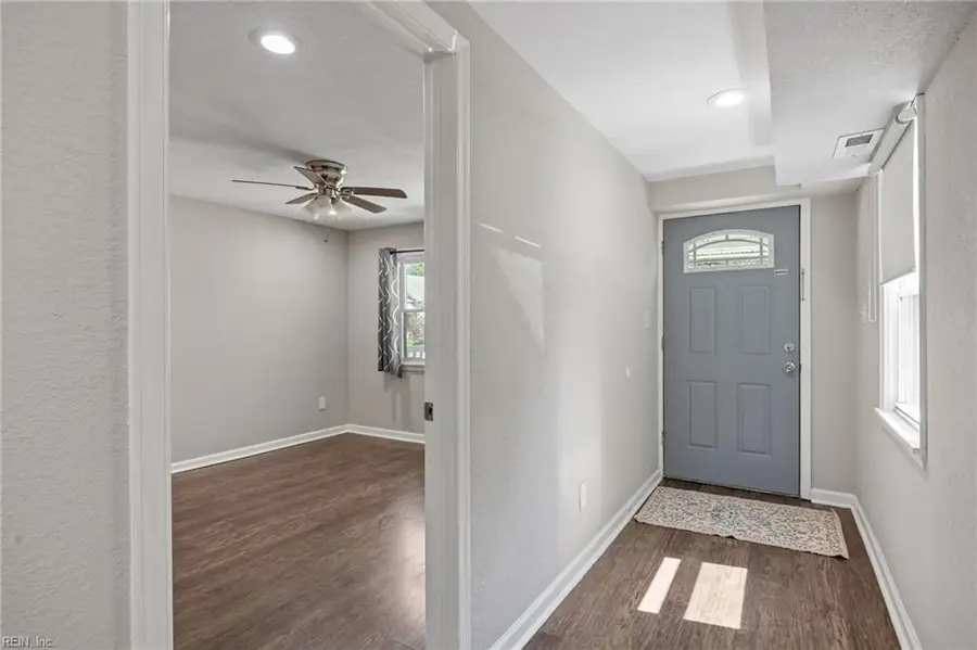 9 Chamberlin Avenue W, Hampton, VA 23666 - #3