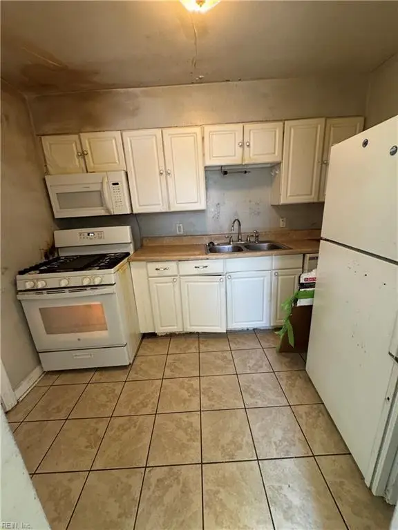 321 Beacon Road, Portsmouth, VA 23702 - #3