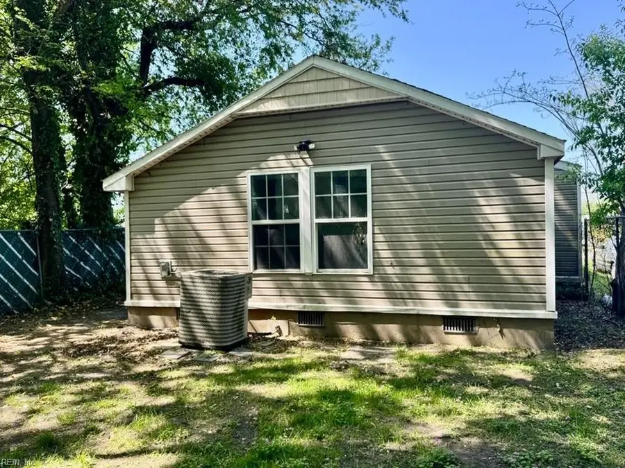 2537 Staunton Avenue, Portsmouth, VA 23704 - #2