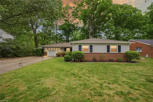 18 Ridgewood Parkway, Newport News, VA 23608