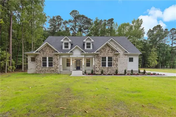 19 Grove Avenue, Suffolk, VA 23434