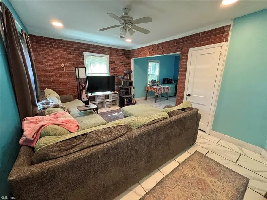 8 Clover Street, Hampton, VA 23669 - #3