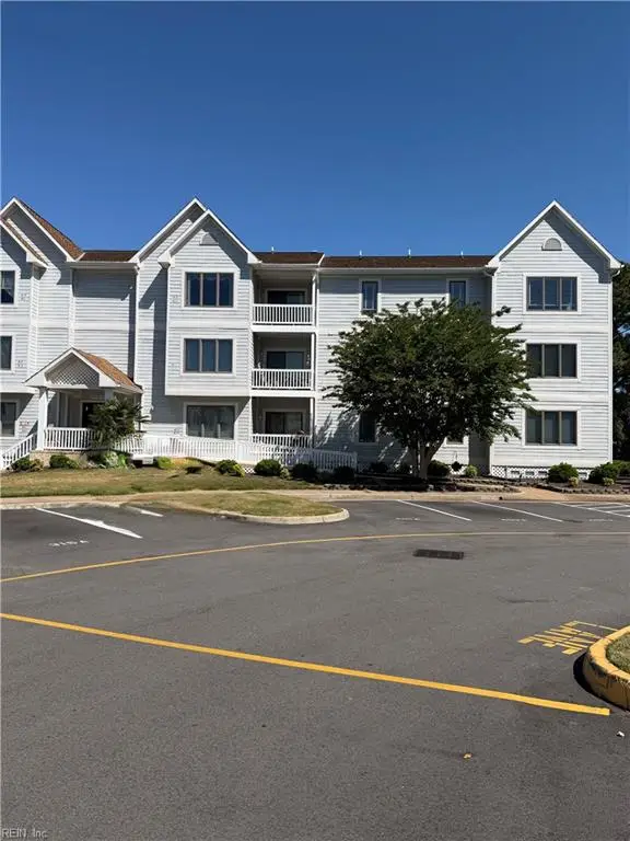 5 Harbor Watch Drive #419, Chesapeake, VA 23320