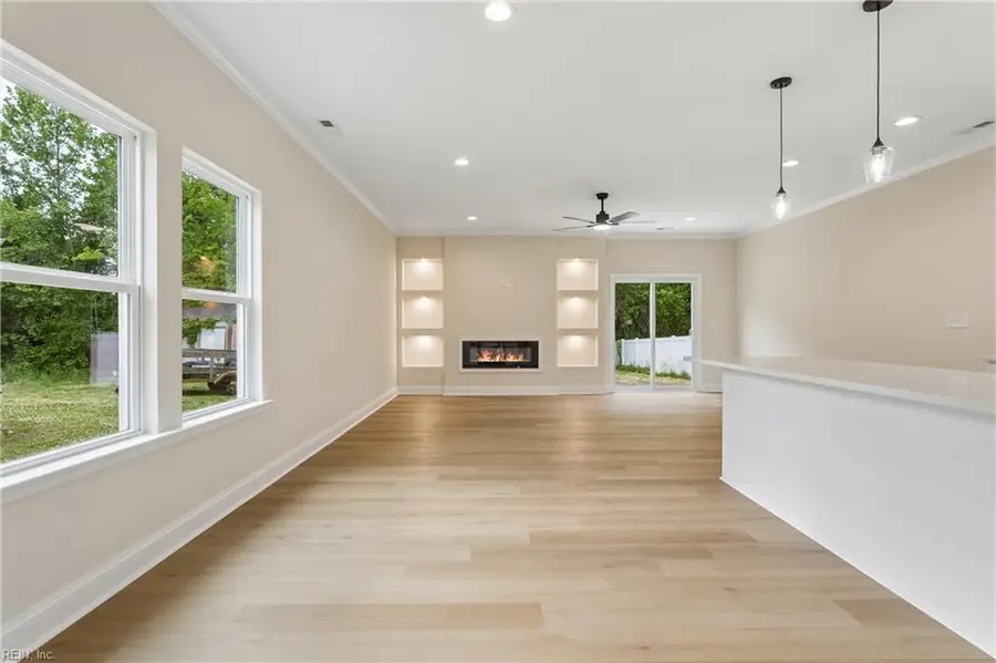 1122 E Pembroke Avenue, Hampton, VA 23669 - #3