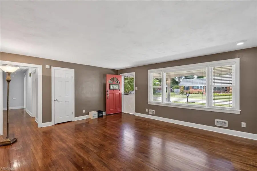 5701 Hawthorne Lane, Portsmouth, VA 23703 - #3