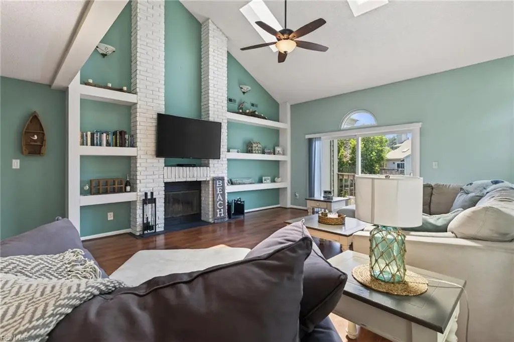 457 E Lake Circle, Chesapeake, VA 23322 - #1