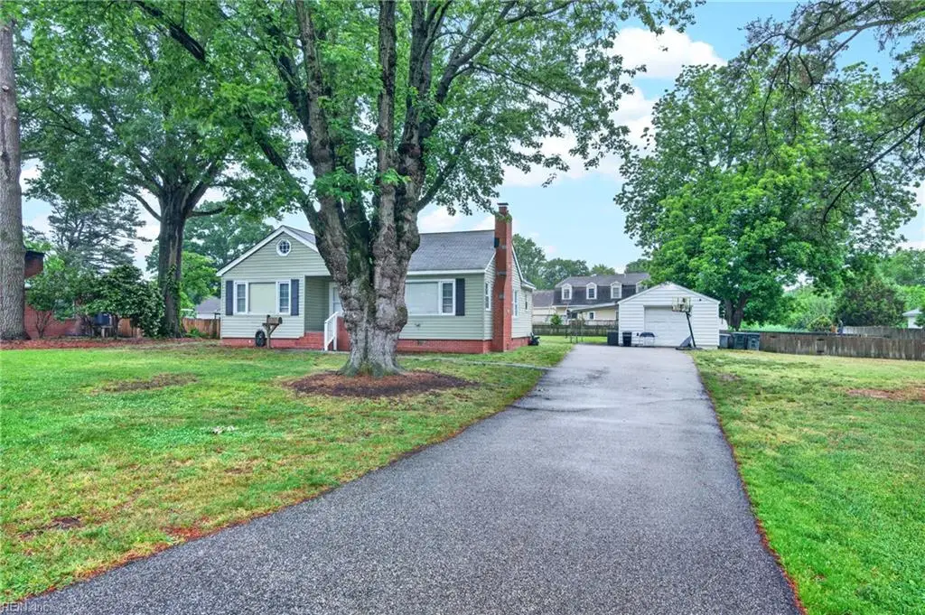 118 Chichester Avenue, Hampton, VA 23669 - #1