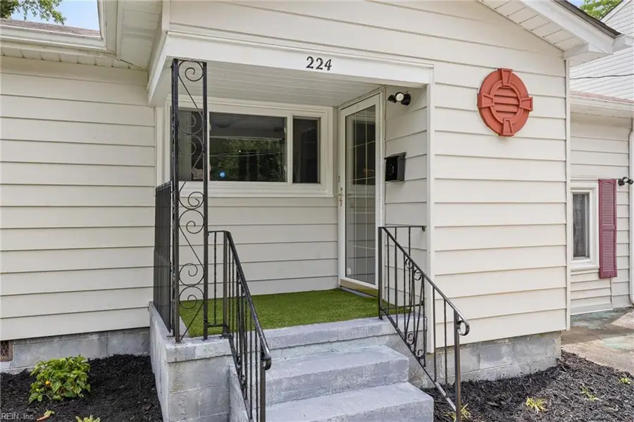 224 Chamberlin Avenue W, Hampton, VA 23663 - #2
