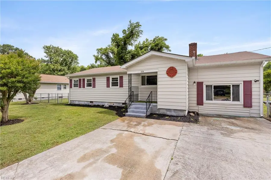 224 Chamberlin Avenue W, Hampton, VA 23663 - #3