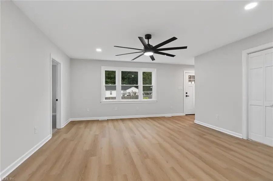8 E Commodore Drive, Newport News, VA 23608 - #3