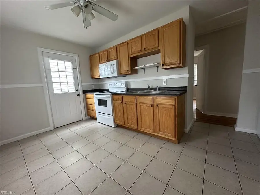 9520 Warwick Avenue, Norfolk, VA 23503 - #3