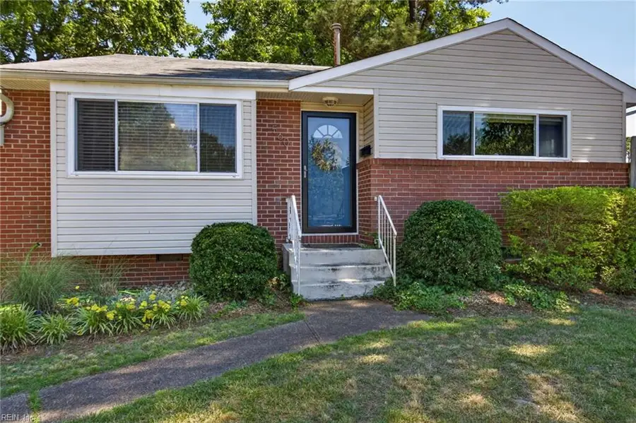 560 N Witchduck Road, Virginia Beach, VA 23462 - #3