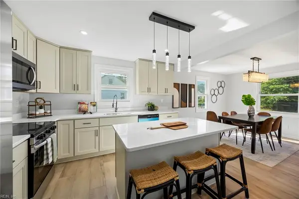 22 Fairview Circle S, Portsmouth, VA 23702