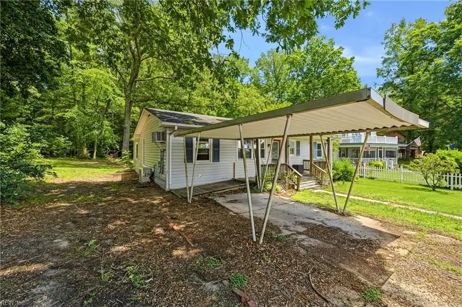 196 Beach Drive, Hartfield, VA 23071 - #2