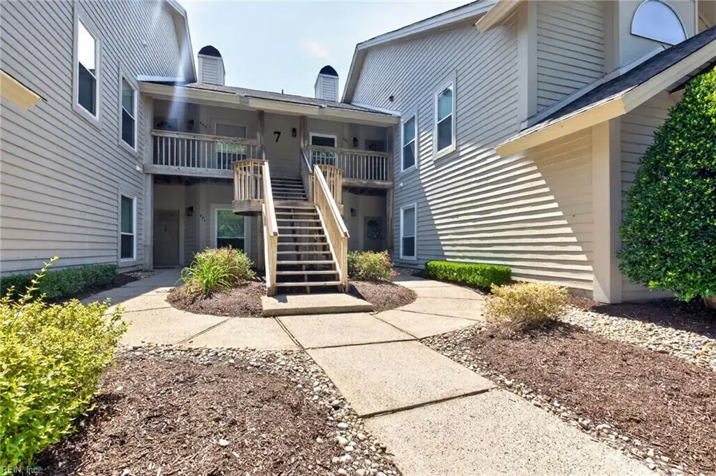 457 E Lake Circle, Chesapeake, VA 23322 - #1