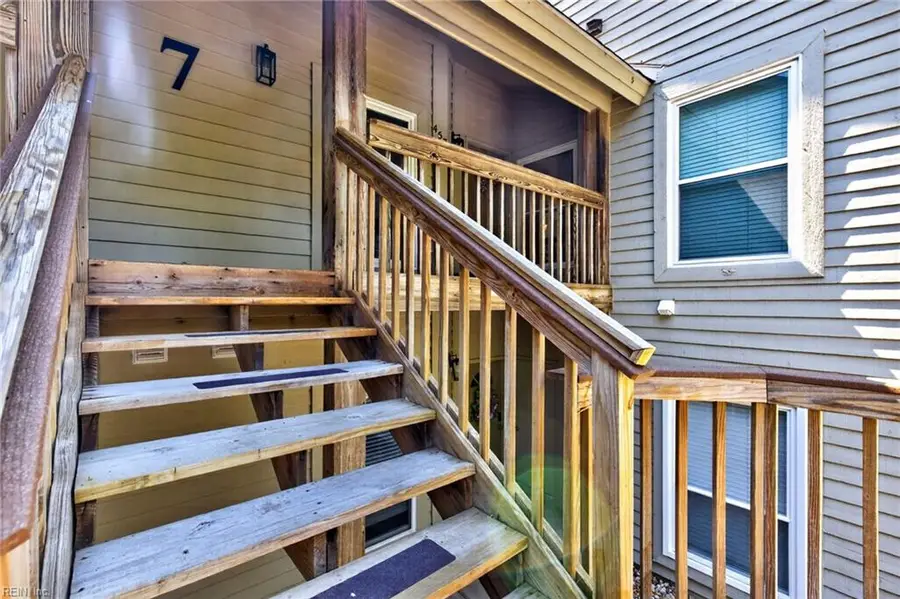 457 E Lake Circle, Chesapeake, VA 23322 - #2