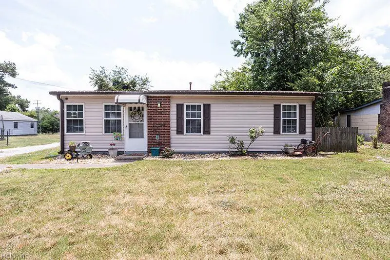 4310 Cromwell Avenue, Chesapeake, VA 23325 - #2