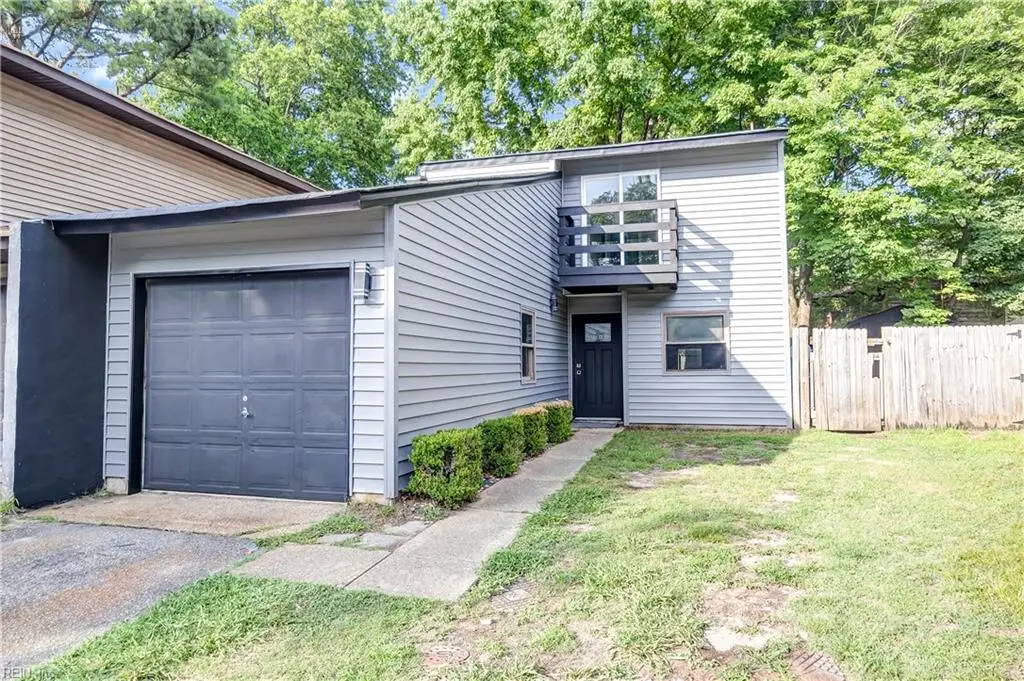 8 Glouchester Circle, Chesapeake, VA 23320 - #1