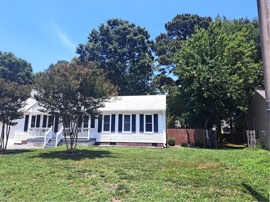 2221 Locks Landing Crescent, Chesapeake, VA 23323 - #2