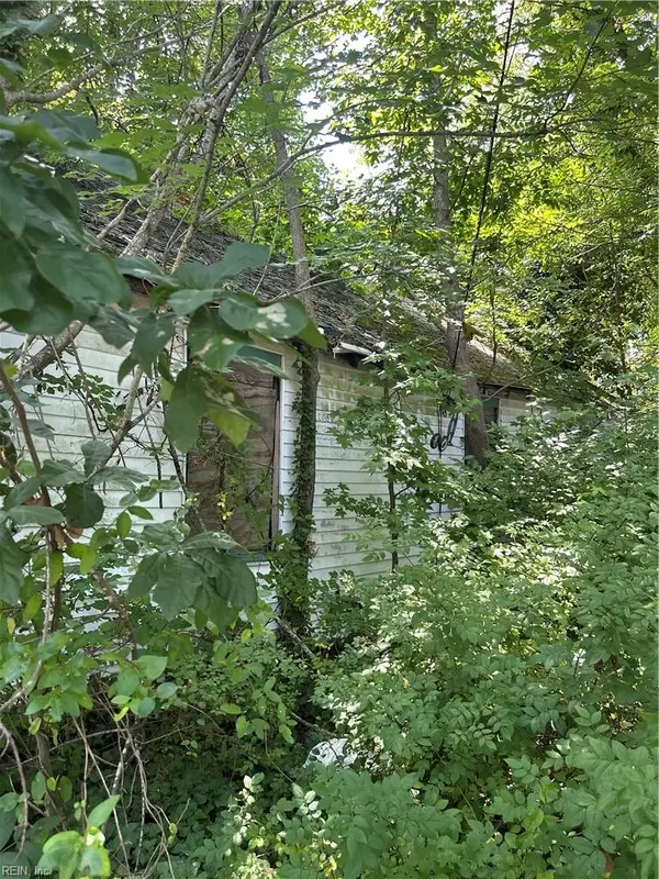 16 Watson Street, Onancock, VA 23417