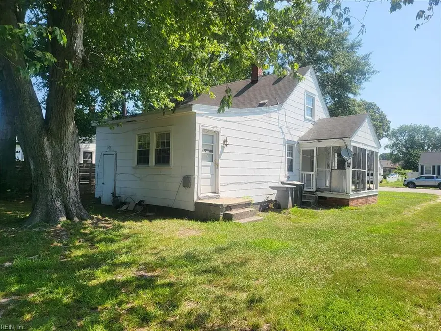 415 Hampton Roads Avenue, Hampton, VA 23661 - #3