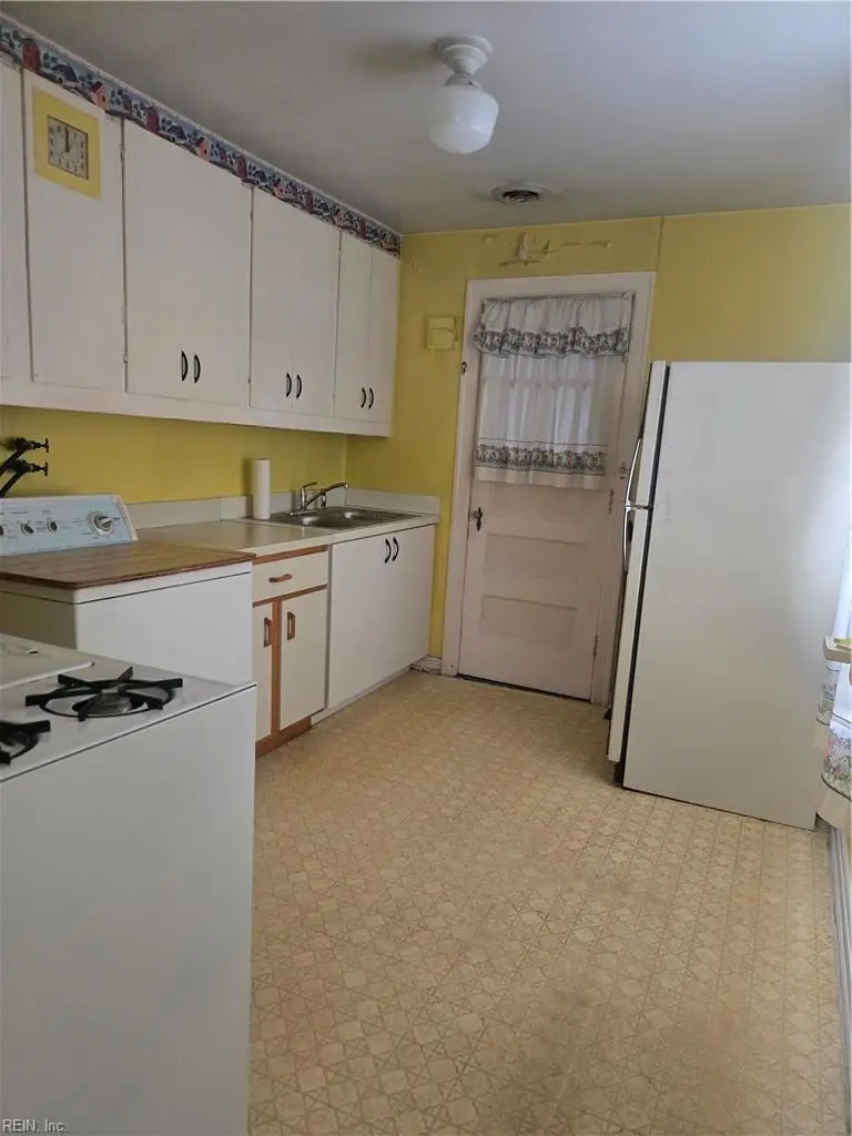 5913 Wickham Avenue, Newport News, VA 23605 - #2