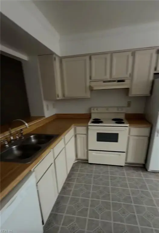 824 Nottaway Drive, Chesapeake, VA 23320 - #2