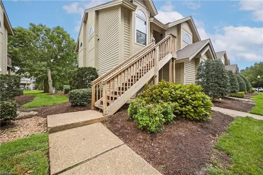 449 E Lake Circle, Chesapeake, VA 23322 - #2