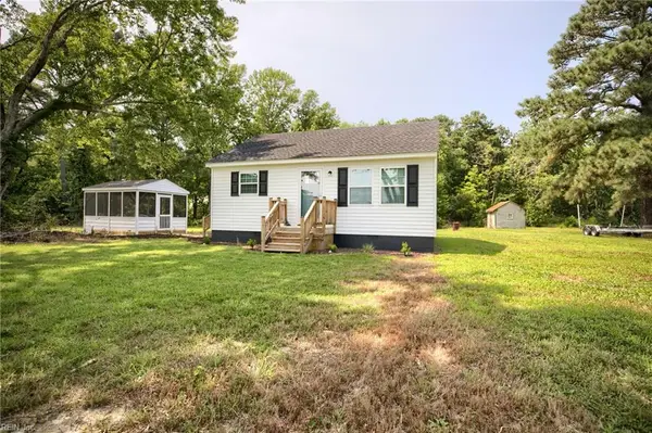 1949 Greys Point Road, Topping, VA 23169