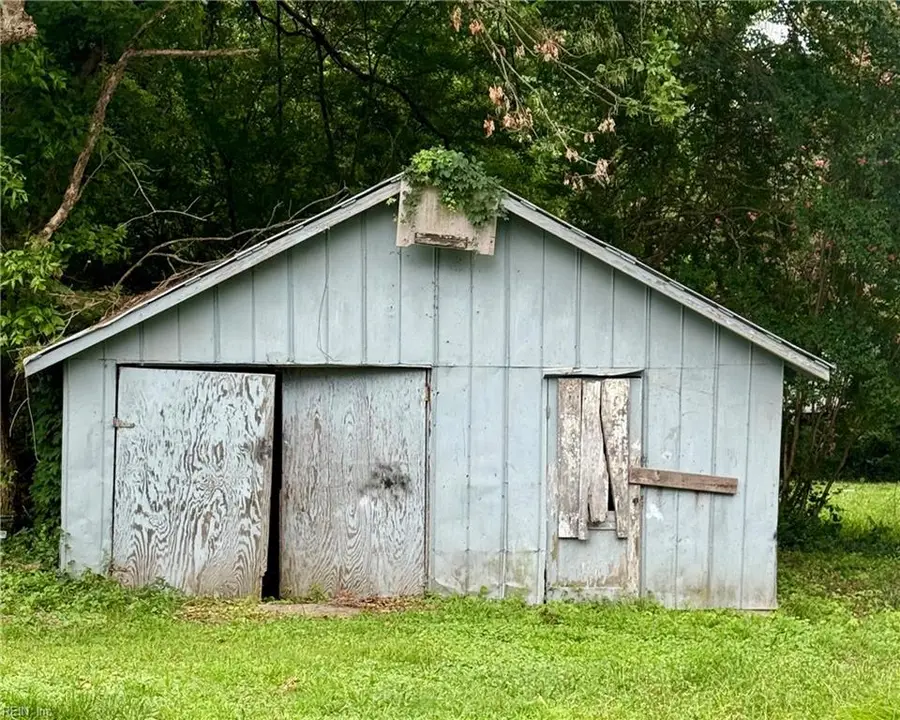 404 Park Avenue, Emporia, VA 23847 - #2