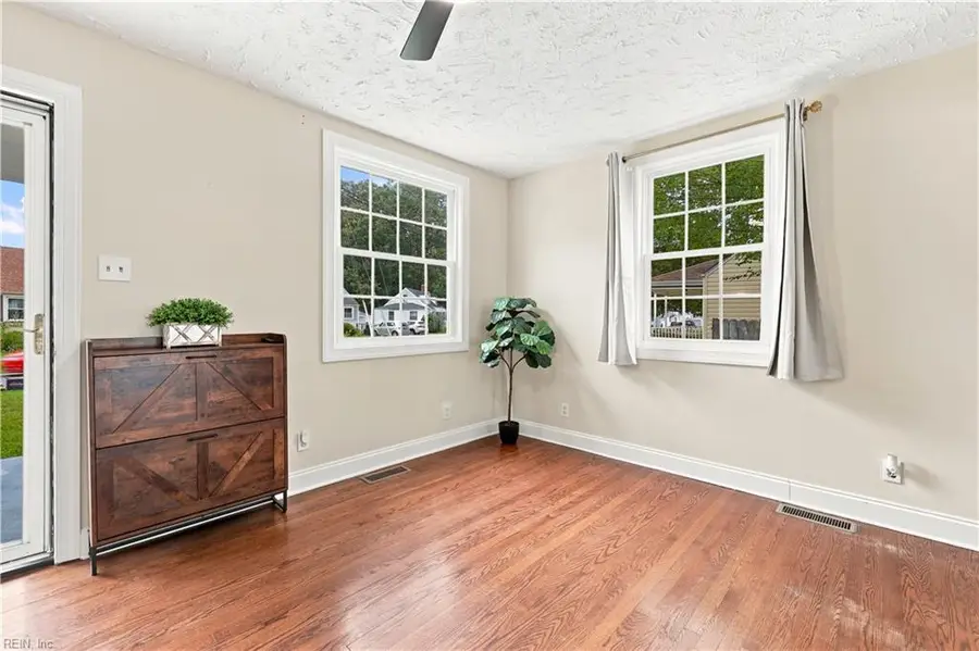 215 Tareyton Lane, Portsmouth, VA 23701 - #3